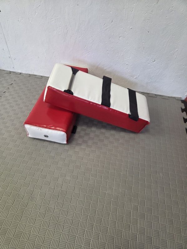 Макивара бело-красная