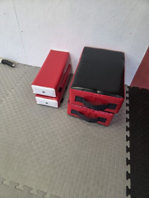 Макивара красно-чёрная